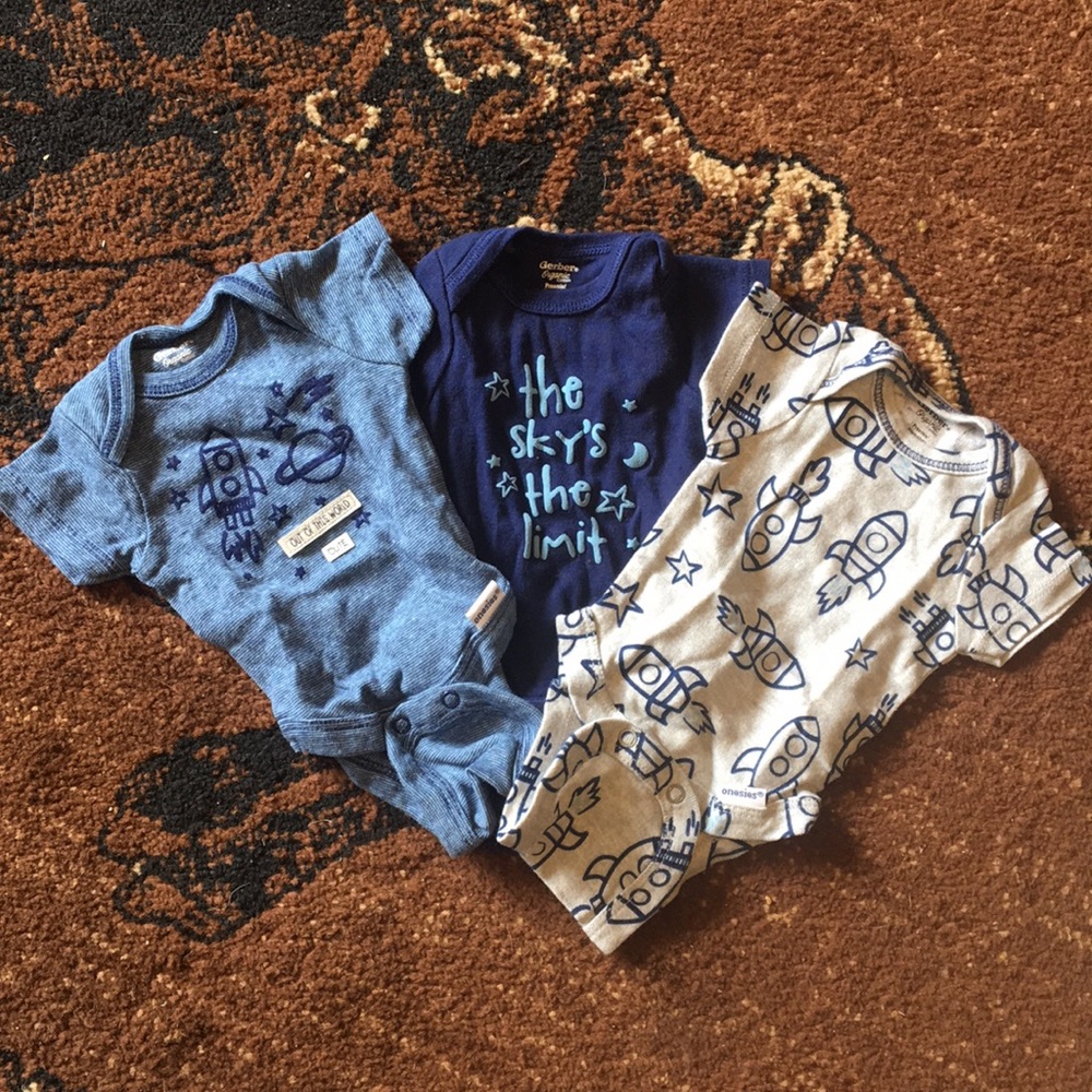 Gerber organic cotton onesie bundle